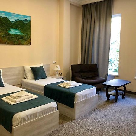 Hotel Leo Palace ティビリシ エクステリア 写真