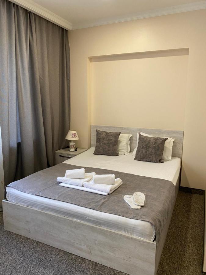 Hotel Leo Palace ティビリシ エクステリア 写真
