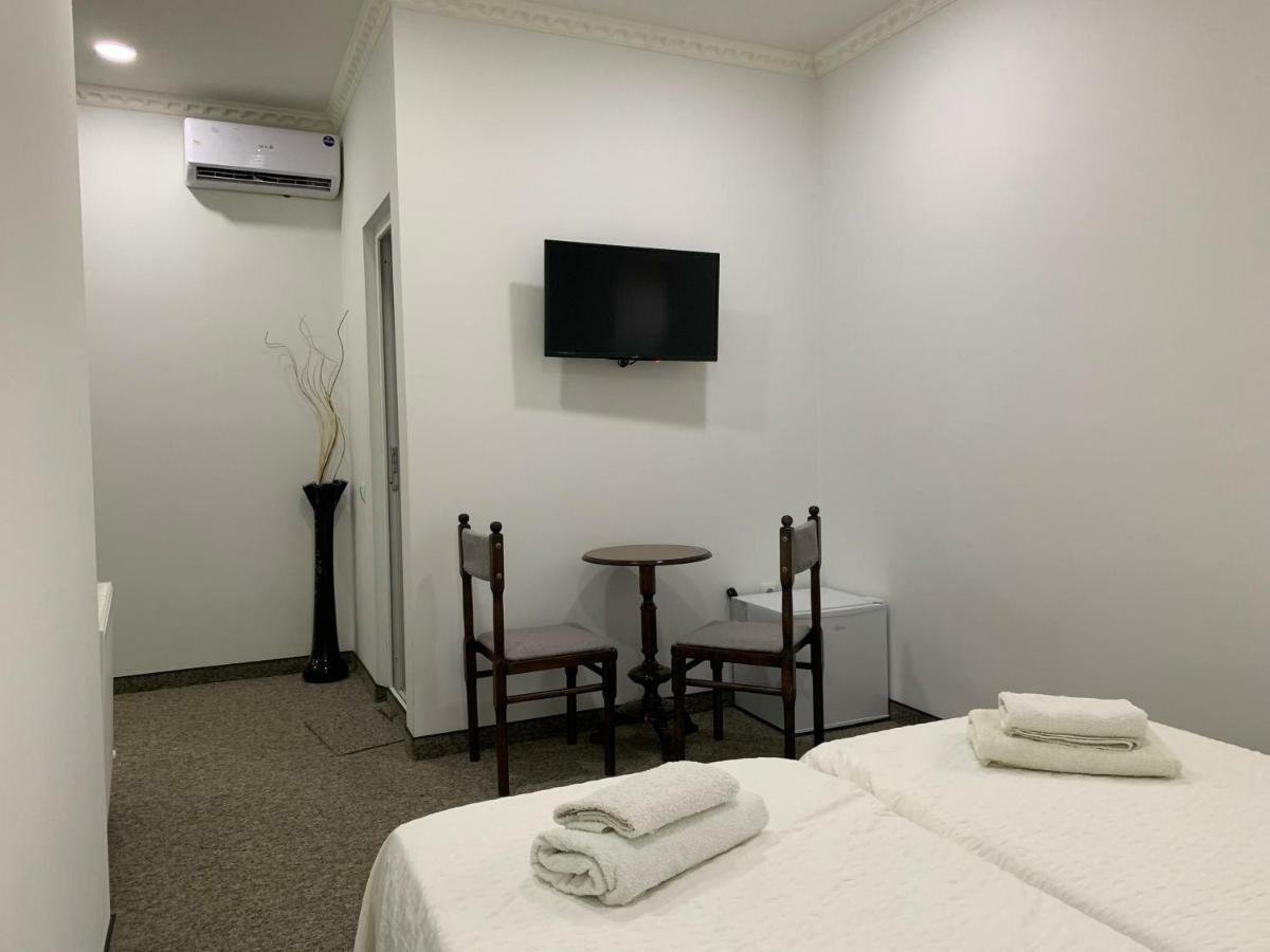 Hotel Leo Palace ティビリシ エクステリア 写真