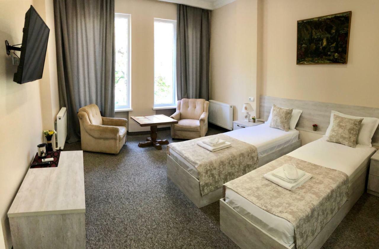 Hotel Leo Palace ティビリシ エクステリア 写真