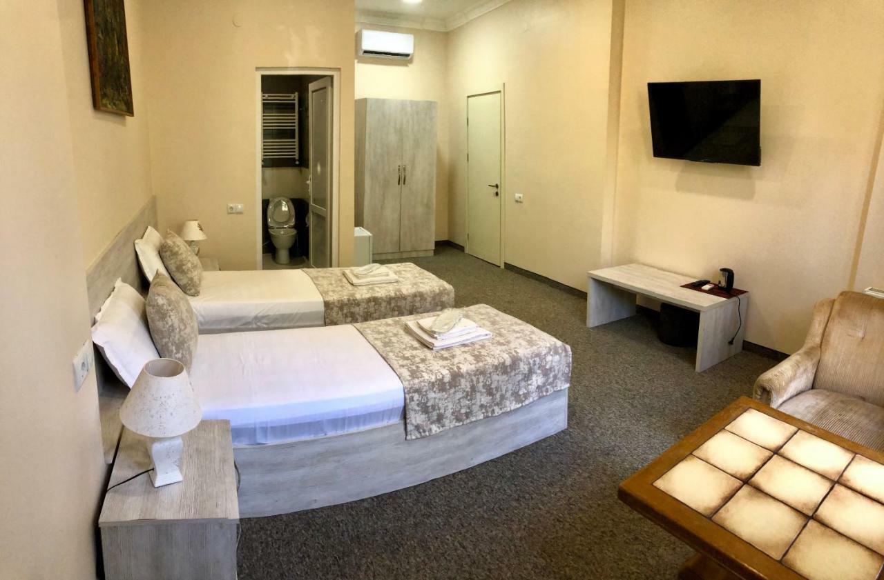 Hotel Leo Palace ティビリシ エクステリア 写真