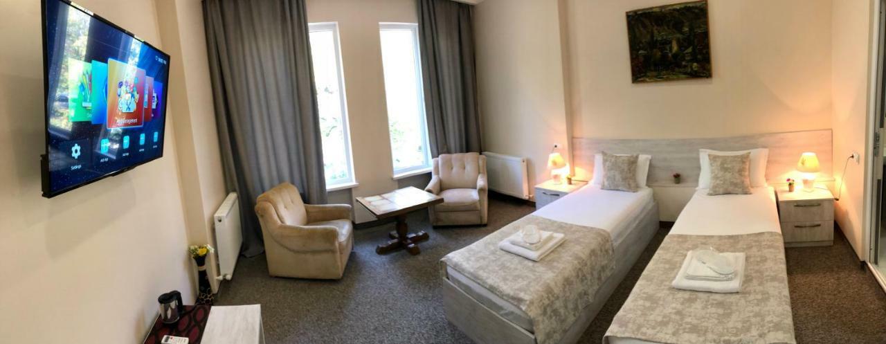 Hotel Leo Palace ティビリシ エクステリア 写真